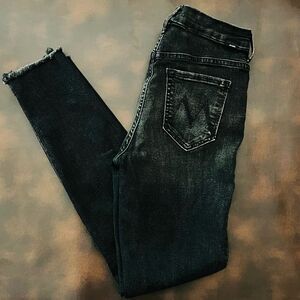 MOTHER High Waisted Looker Ankle Fray Jeans Night Hawk Distressed EUC SZ 25